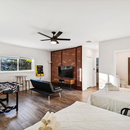 Plush Sheets, Games!, Huge Backyard, Massage Chair Tampa Ngoại thất bức ảnh