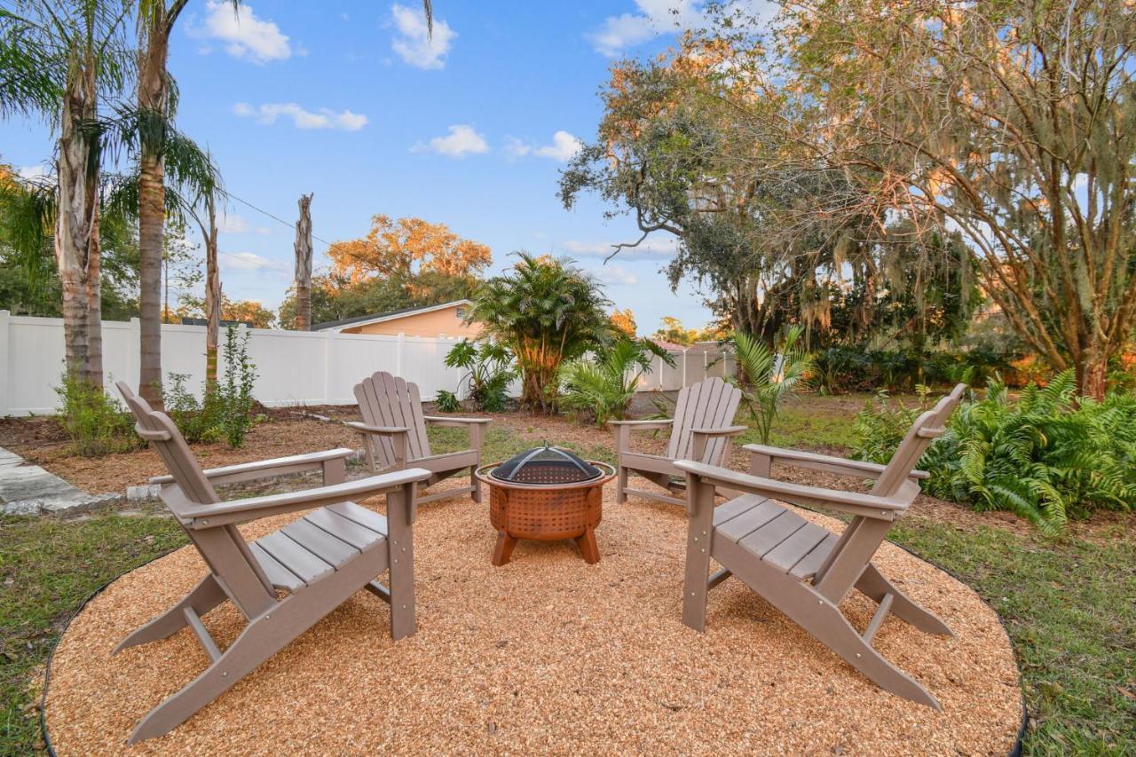 Plush Sheets, Games!, Huge Backyard, Massage Chair Tampa Ngoại thất bức ảnh